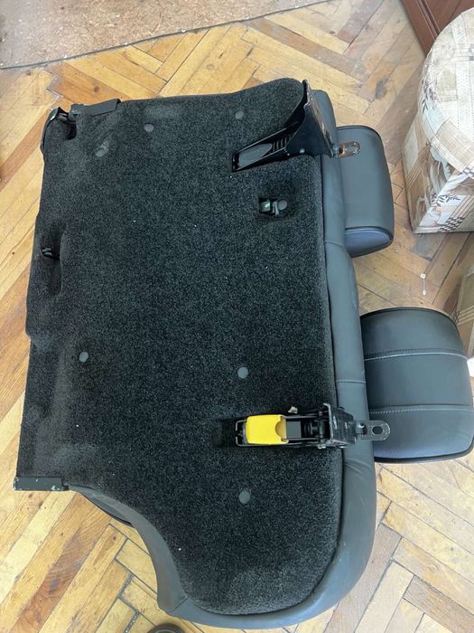 Задні сидіння та консуль панелі L322