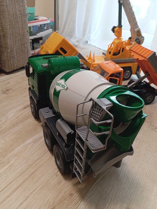 Продам іграшки bruder