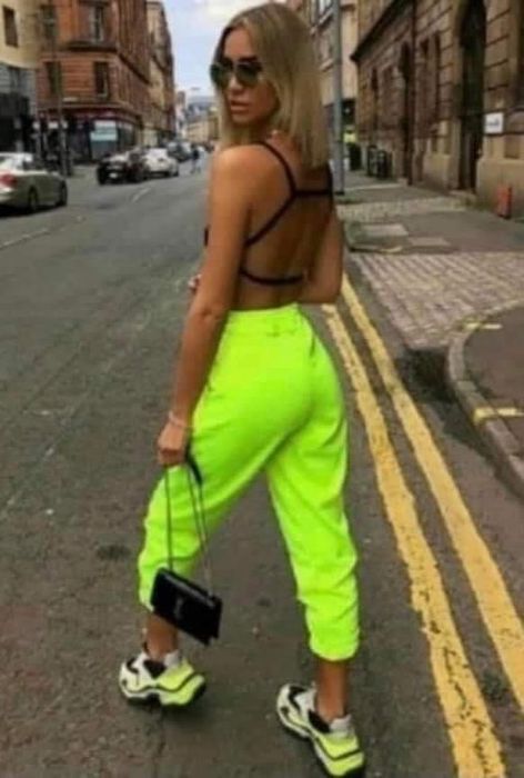 Neonowe dresy damskie