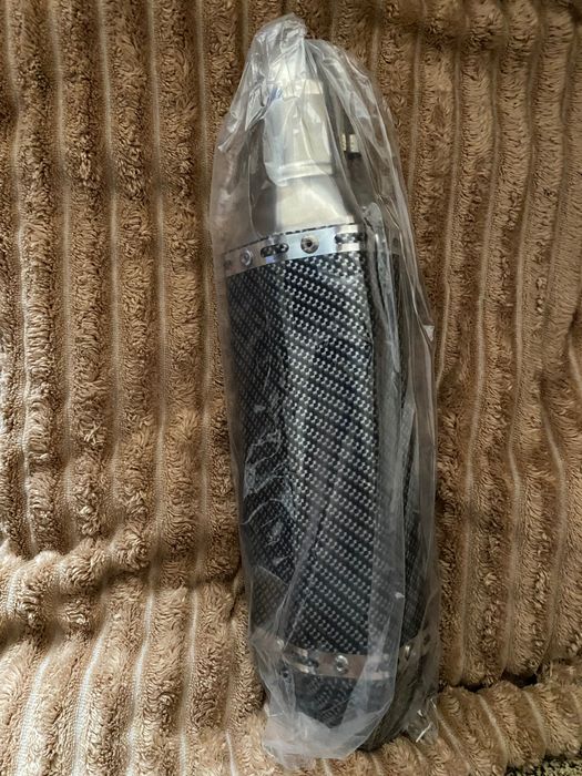 Продам глушитель Akrapovich