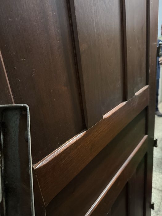 Porta em madeira maciça