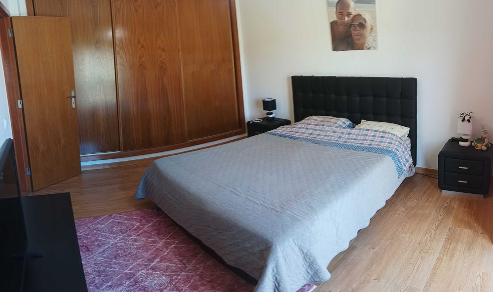 Vendo excelente moradia T4 a 5 minutos do centro da Lourinhã.