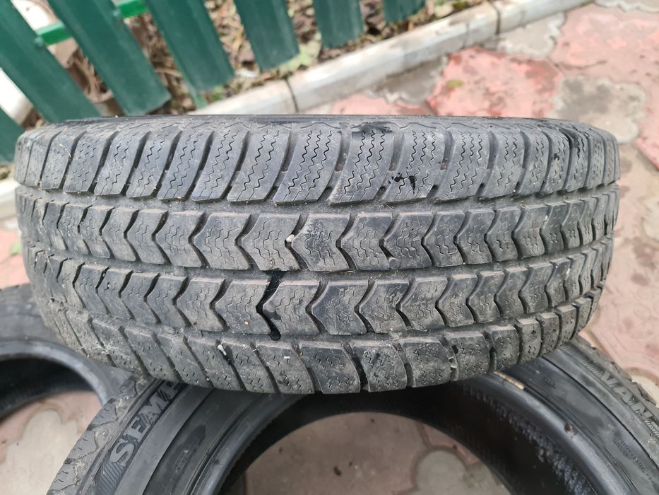 Продам резину 205 65 16с зима