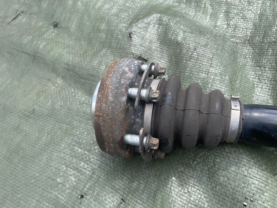 BMW 3 E90 E91 E92  PÓŁOŚ LEWA TYŁ TYLNA 7527027