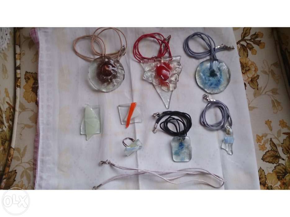 Conjunto de colares, pendentes e anel