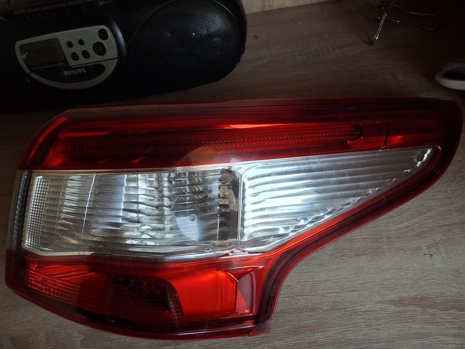 Запчастини задня права фара Нисан кашкай  2027р.