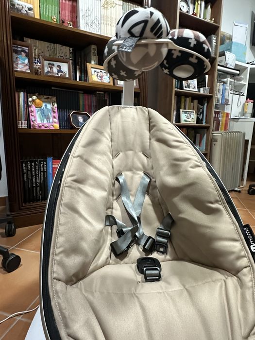 Esperguiçadeira Mamaroo 4Moms