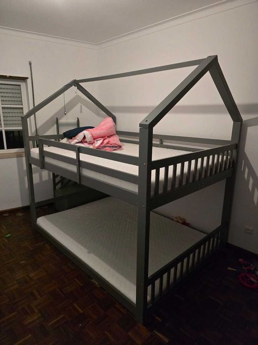 Beliche 2x 140x200 com colchões