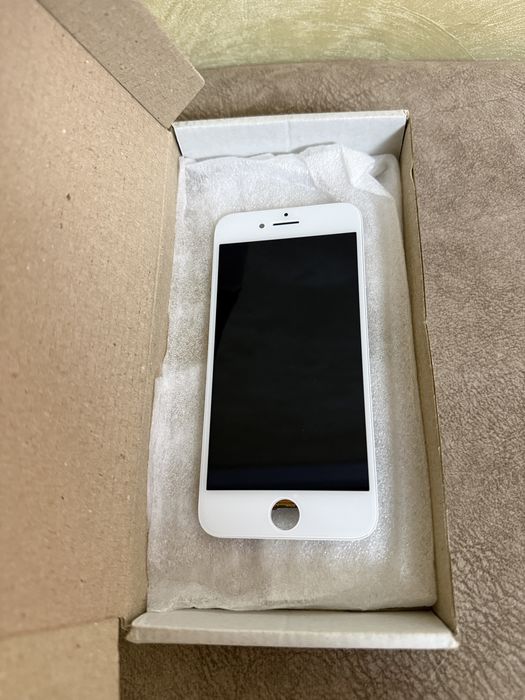 Дисплей на Айфон 7