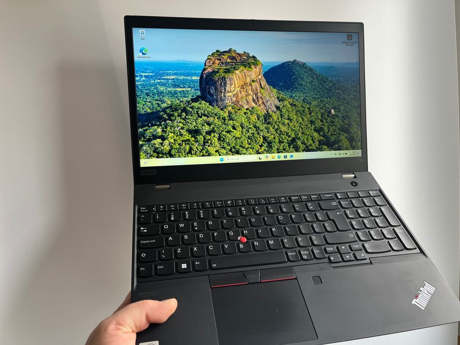 Lenovo ThinkPad T15 Gen 1 15,6 " i7-10510U 16/256GB FHD  W11Pro FV23%