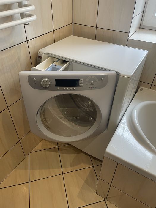 Pralka ariston AQSD 129 przecieka pod spodem