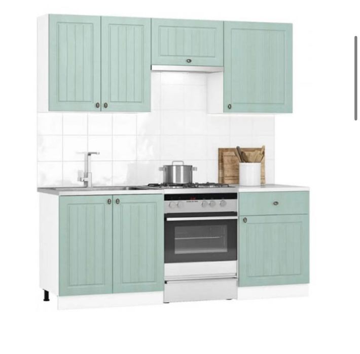 Кухня з мийкою та змішувачем