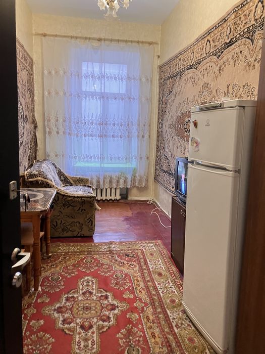 Льва Толстого/Нежинская. Центр, комната в комуне