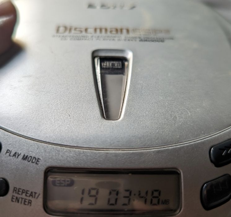 Leitor portátil de CDs (Discman) Sony modelo D-E443