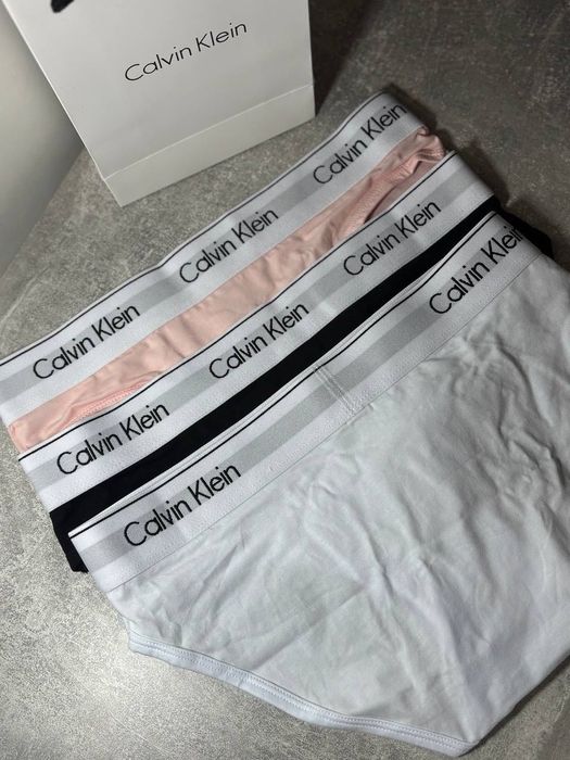 Трусы женские Calvin Klein Набор трусов Calvin
Klein размер  Л