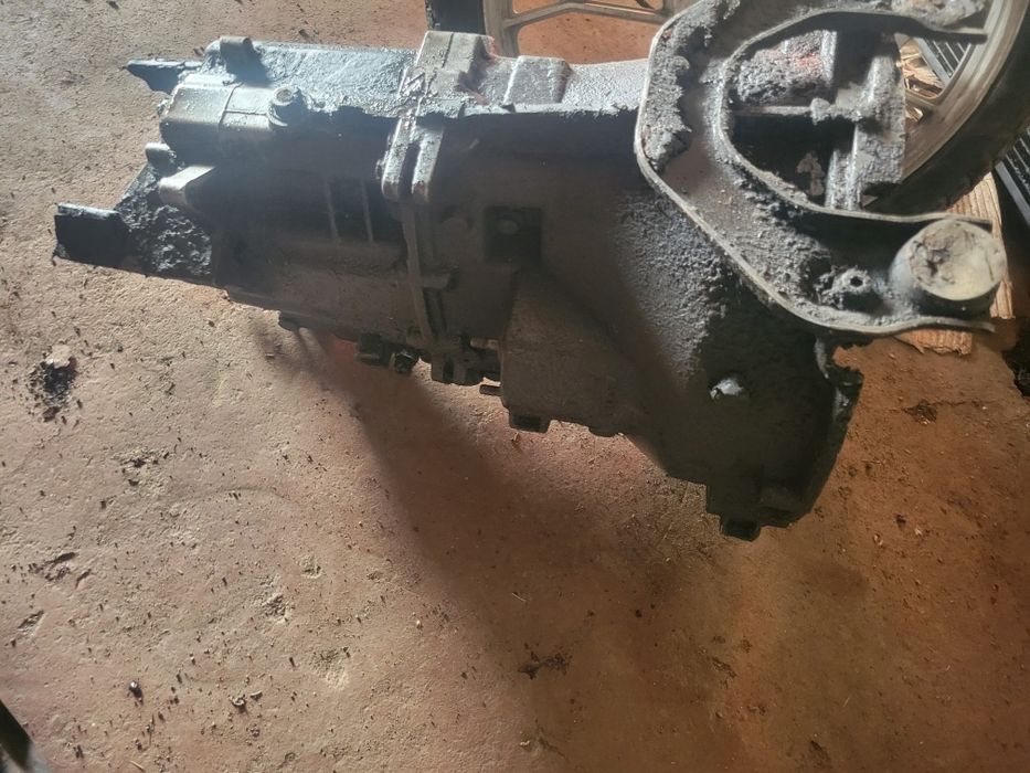 Продам або обміняю мкпп бмв е34