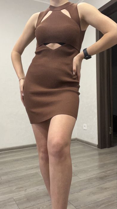 Сукня коричневого кольору