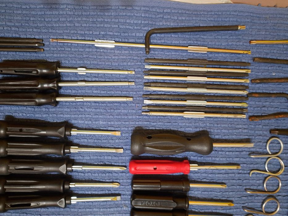 Викрутка Mercedes Audi Volkswagen BMW Fiat Kia Hyundai Toyota