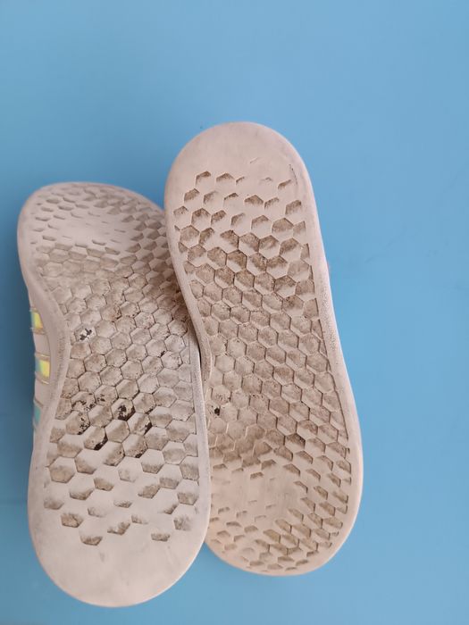 Buty Adidas skóra tęczowe roz.33
