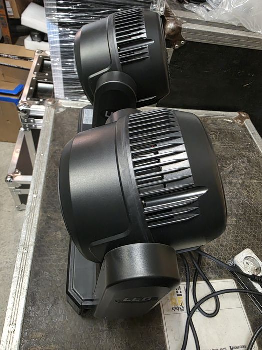 2 Moving head 7x40w bee eye com case