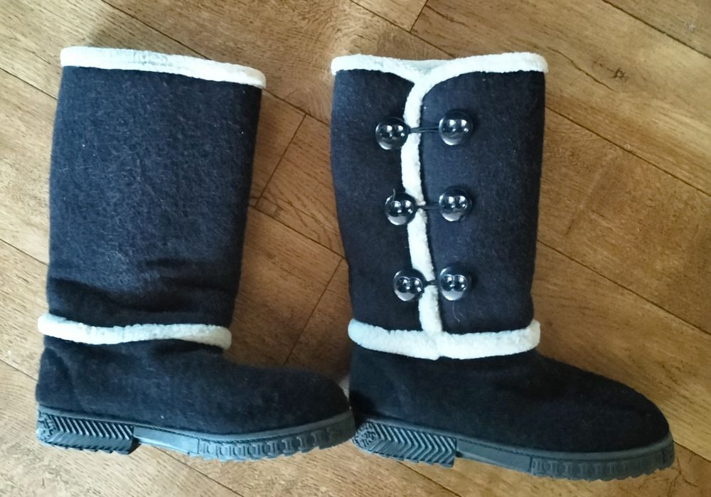 Угги женские на пуговицах