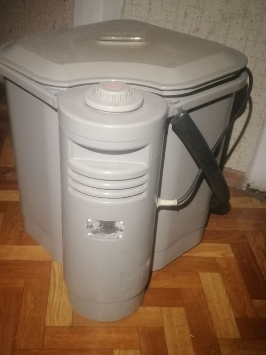 Пральна машинка Лыбидь трохи підкапує