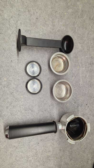 Ekspres De' Longhi Dedica Style EC685.R + młynek ręczny