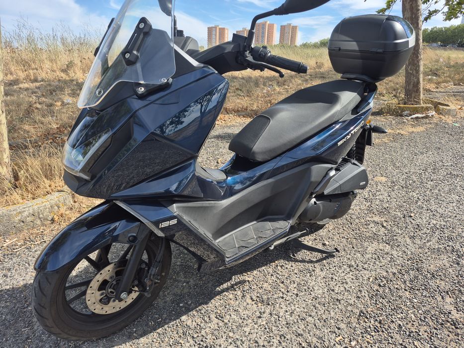 Kymco Skytown 125cc Scooter
