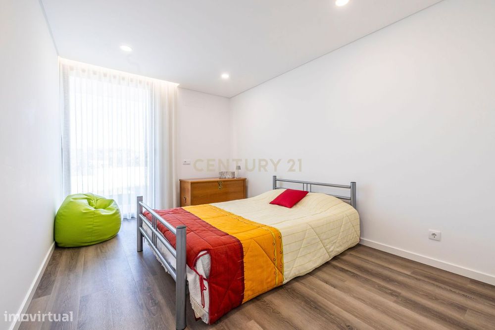 Moradia T4 Moderna com Piscina Aquecida e Jacuzzi a 15 Minutos da Prai