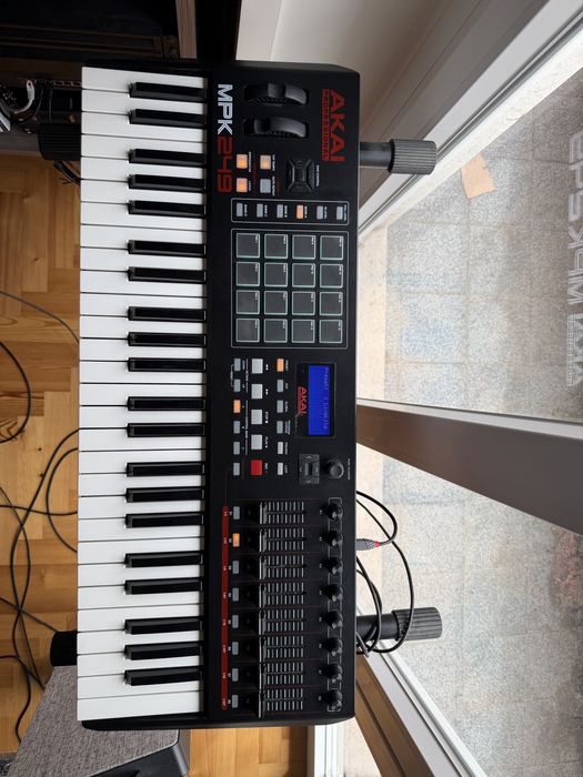 Akai MPK249 - controlador MIDI
