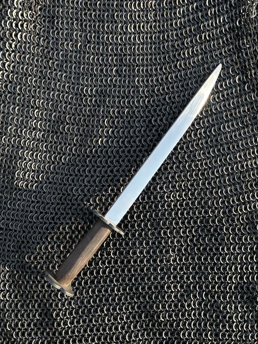 Sztylet Kwiatowy kuty