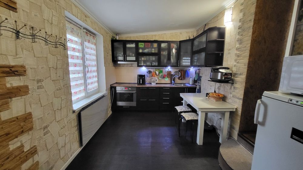 Продається 2ккв поряд з Центром! Без комісії!