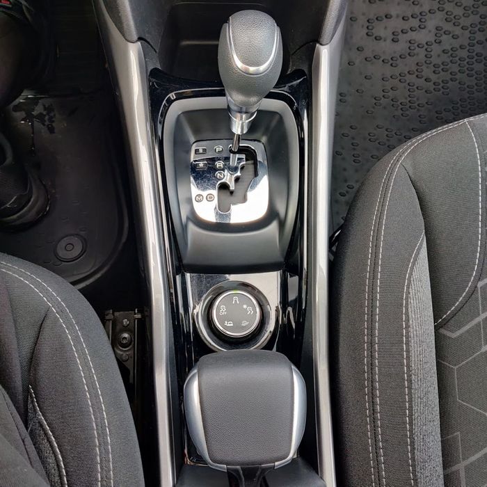 Продам Peugeot 2008, 2017 року з панорамою