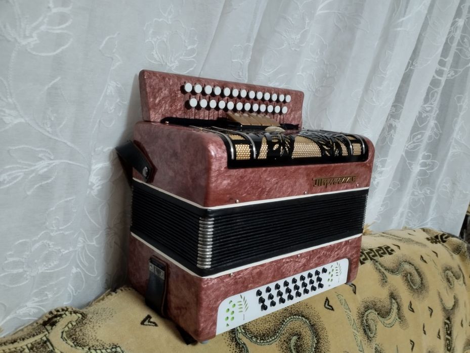 Продам гармонь гармошку тульська