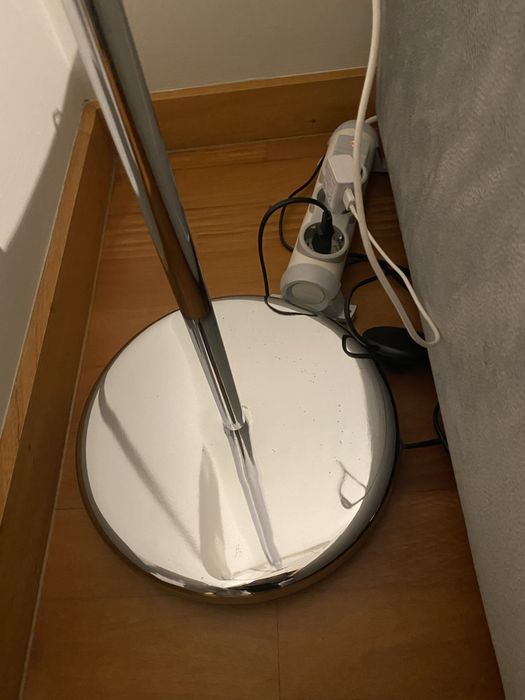 Candeeiro de pé prateado