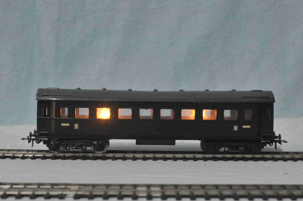 Carruagem de passageiros marca Schicht HO com iluminação interior