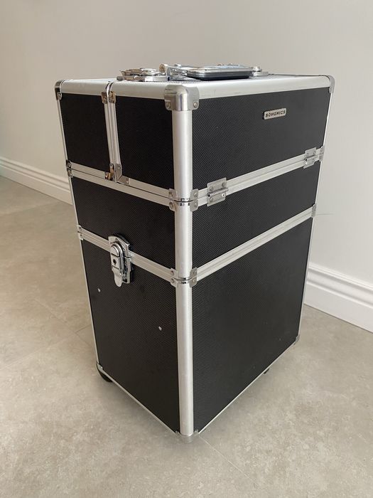 Kufer kosmetyczny - walizka wizażysty