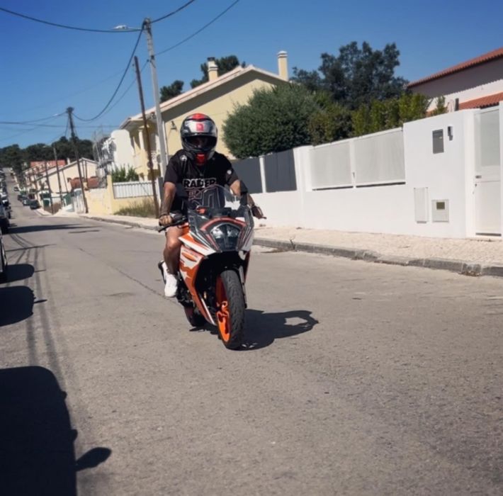 Mota KTM RC 125 como nova