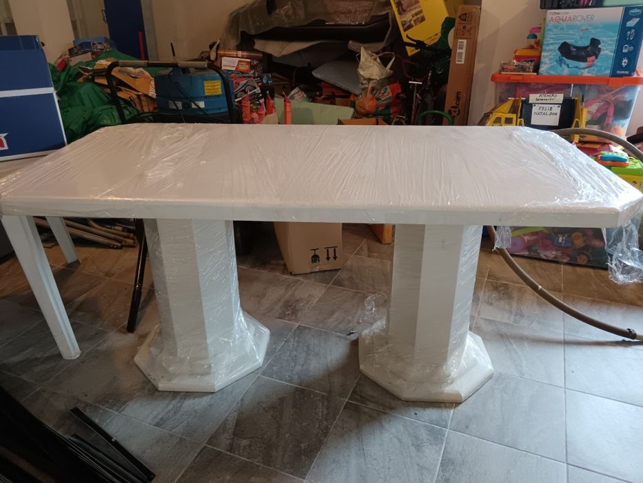 Mesa grande em madeira maciça – muito pesada