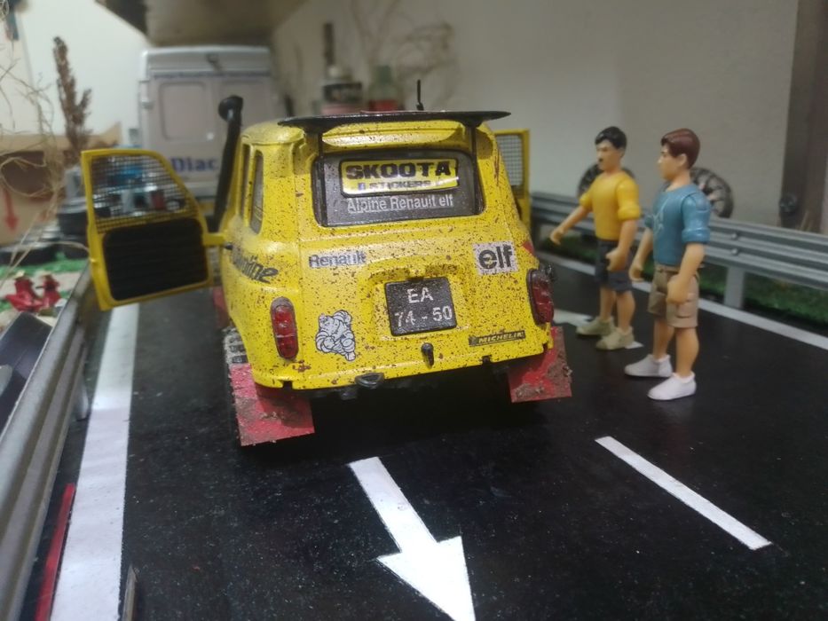 Miniatura 1/18 Renault 4 l
