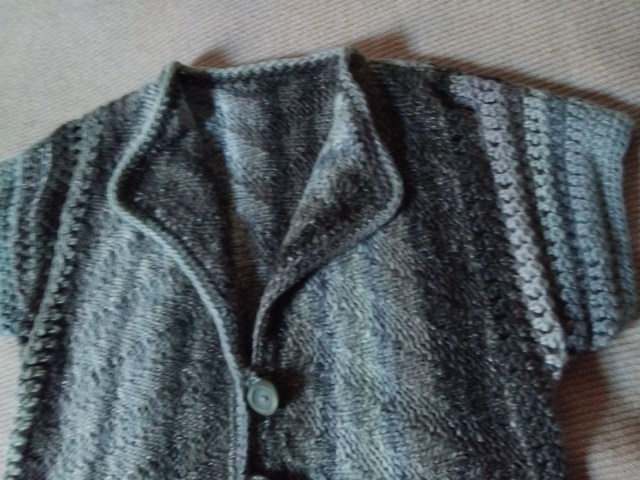 Colete em lã confeccionado à mão