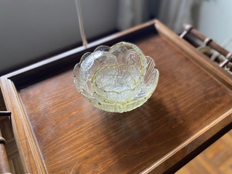 Saladeira média e 4 taças em vidro