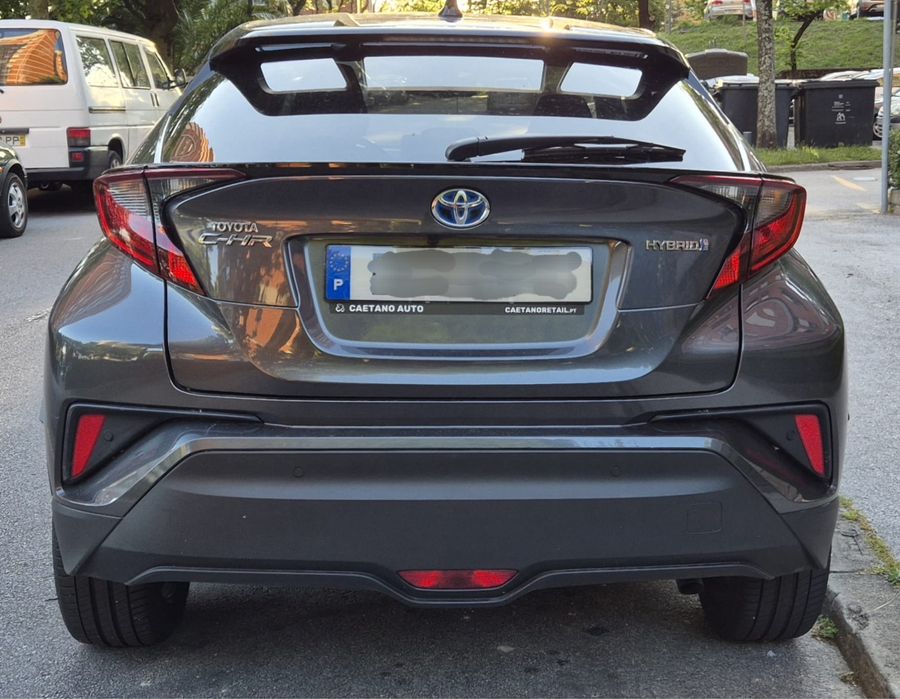 Toyota C-HR 1.8 Hybrid Square Collection Outubro 2023 | 33.000 km