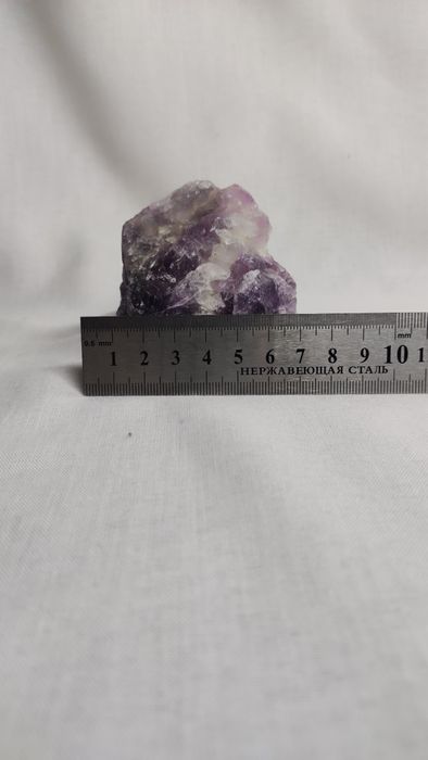 Натуральный камень флюорит.