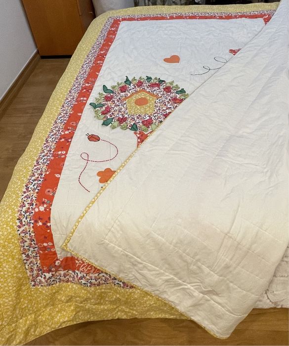 Edredão (cama criança) + Almofadas + Cortinados + Candeeiro