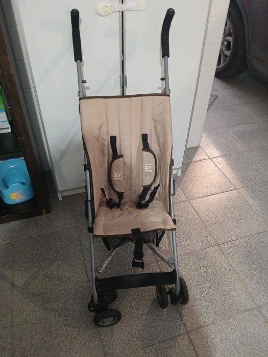 Stroller446909566566410241