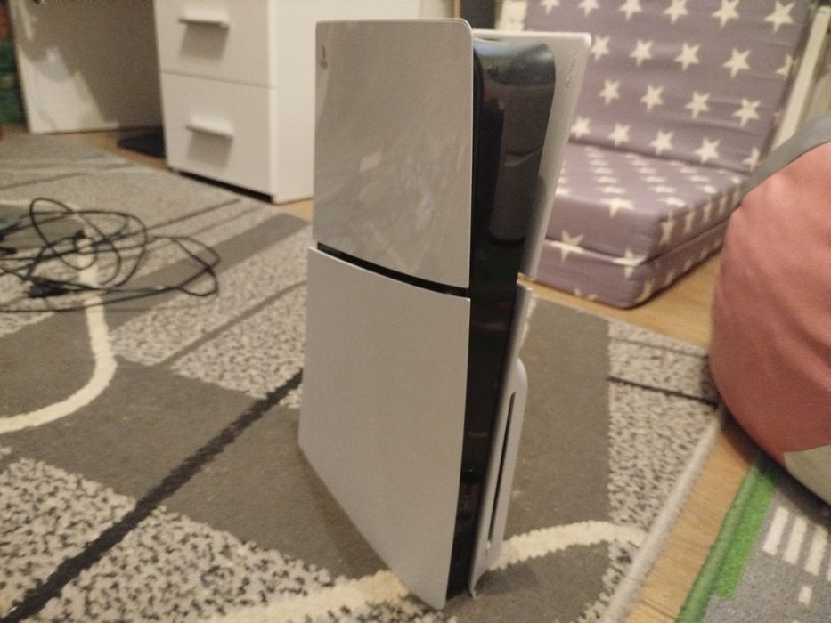 PS5 Slim 1TB z napędem + pad + dysk 2TB + 10 gier – IDEALNY STAN OKAZ