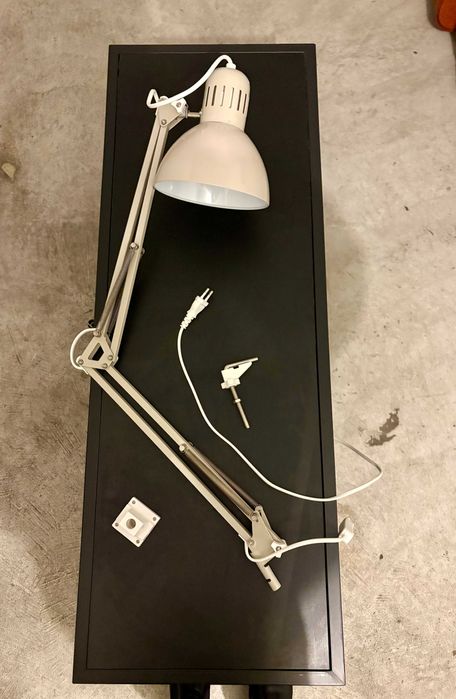 Luminária de Mesa com Grampo – Ajustável