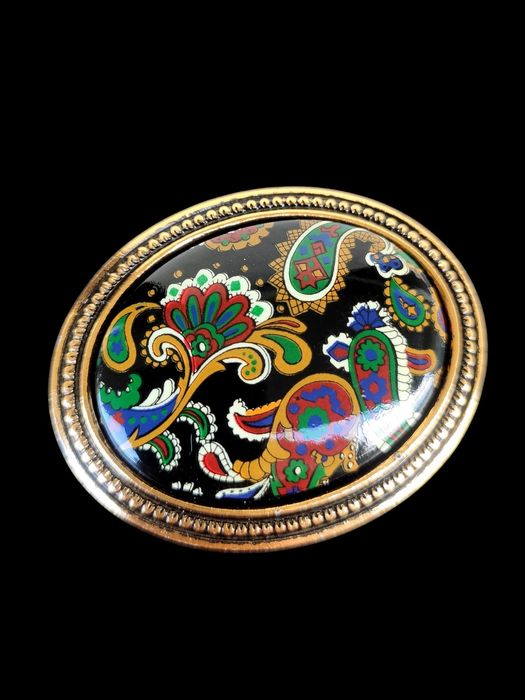 Vintage! Bardzo piękna broszka w złotej oprawie.