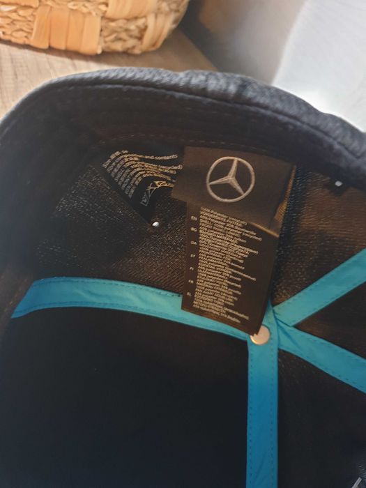 Boné preto/turquesa da marca Mercedes-Benz